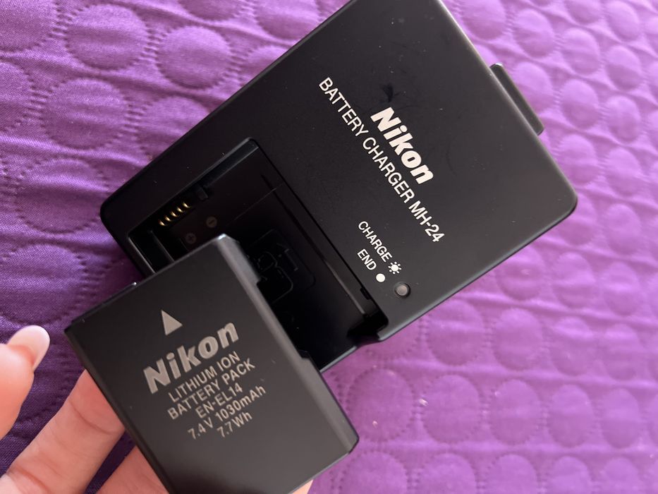 Vând aparat foto Nikon D 5200