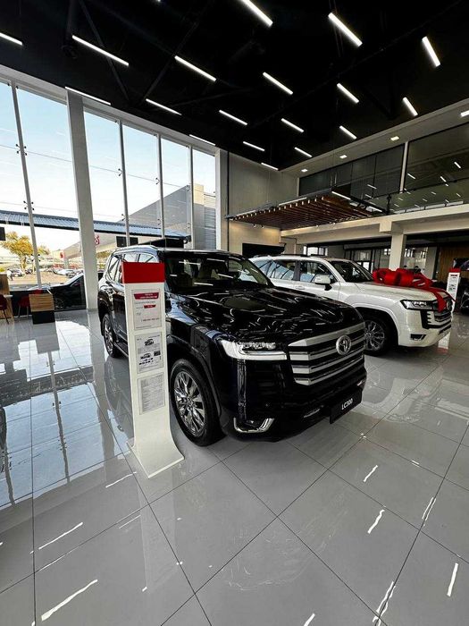 Toyota Land Cruiser 300 сотилади