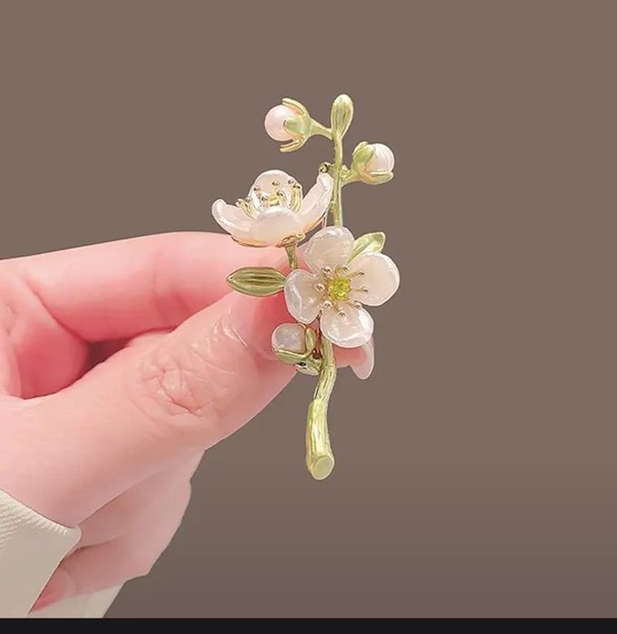 Брошь Новая бижутерия