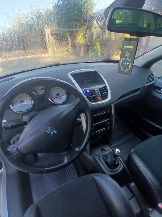 Peugeot 207 sw ..