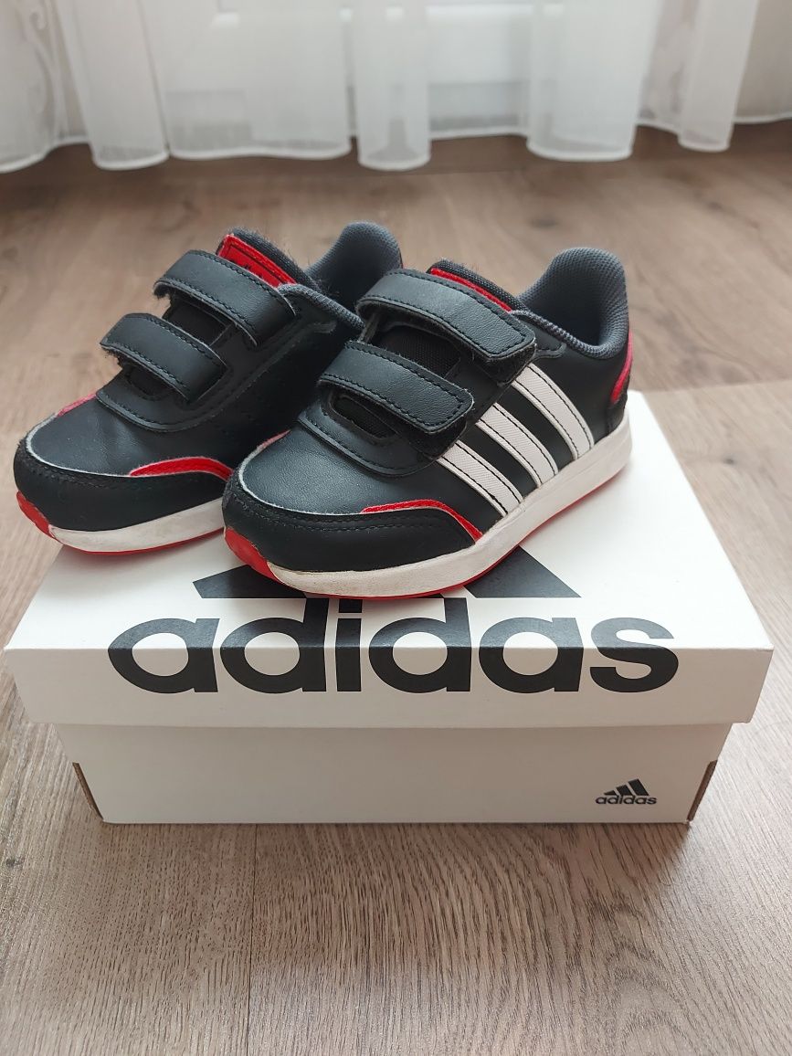 Маратонки adidas