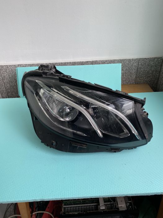 Десен фар far 1EX.2015 за Мерцедес Mercedes E class Е класа W213