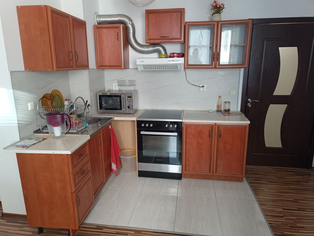 Дава се под наем Двустаен апартамент в Варна, Трошево - 58 кв.м за 357 € - Снимка #2