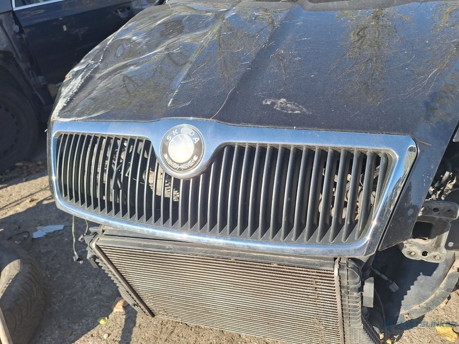Grila capota SKODA OCTAVIA 1Z3 2004 - 2008