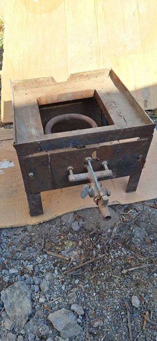 Продаю АГВ (котел) в комплекте, не использованный, но старый.