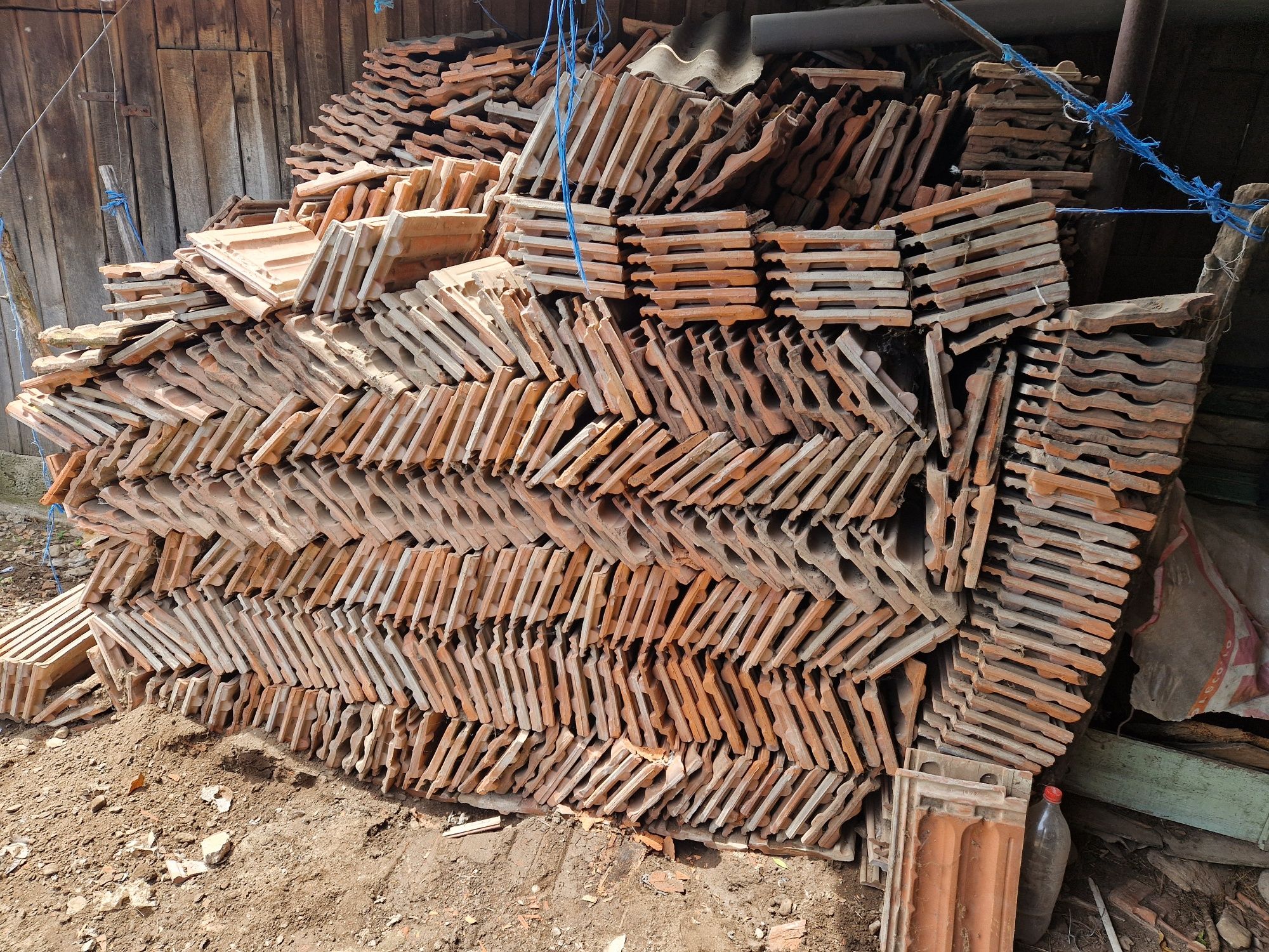 Vând țiglă marca Leu