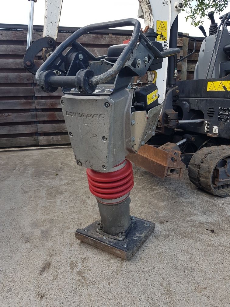 Miniexcavator de închiriat , Transport cu basculabilă 3.5 T