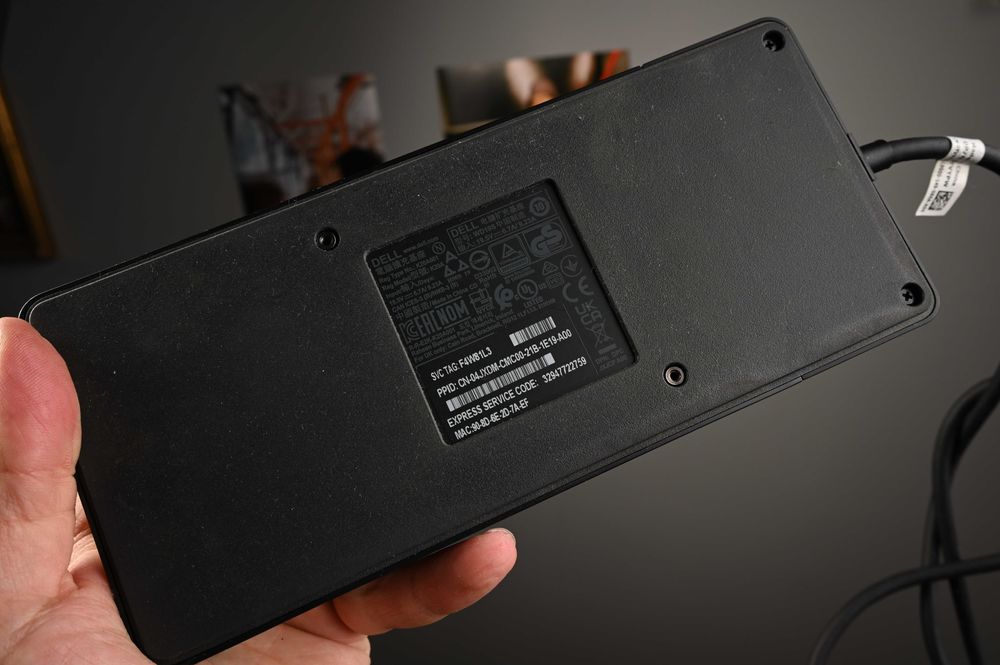 Docking station Dell seria K20A001 cu încarcator de 130W