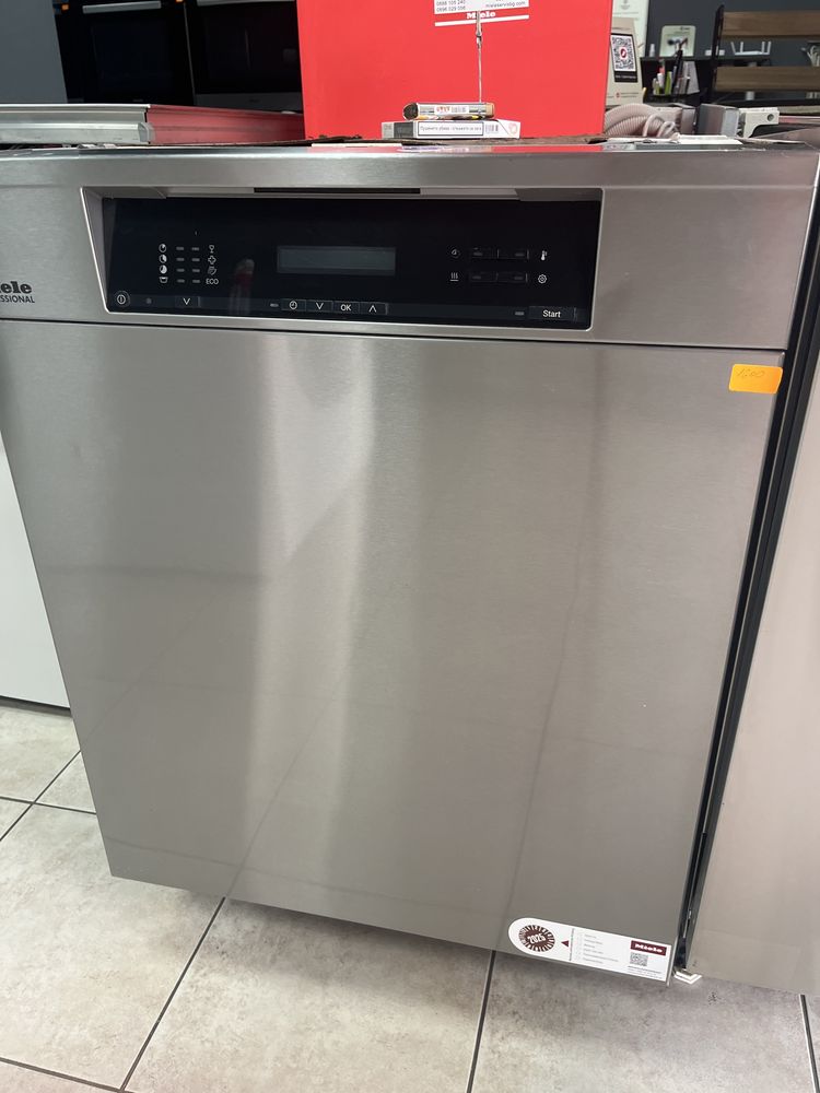 Miele PG 8130 U/i Professional съдомиялна машина/12 мес гаранция