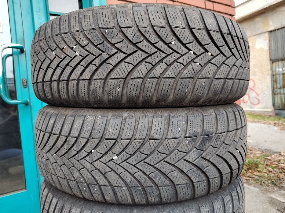 Продавам 4бр. Зимни гуми 215/65/16 Semperit