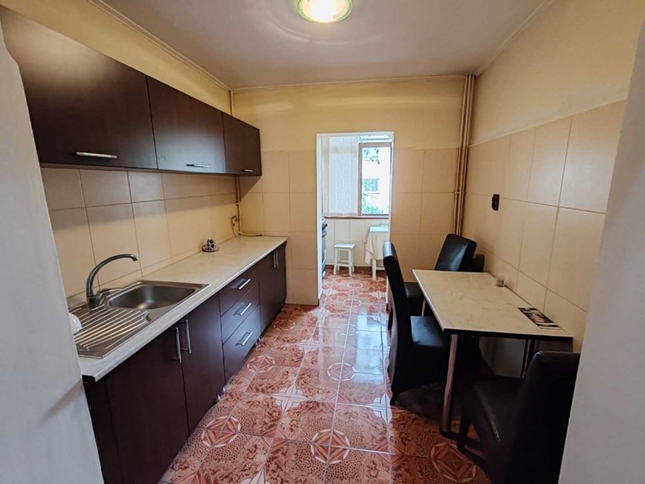 Închiriez apartament