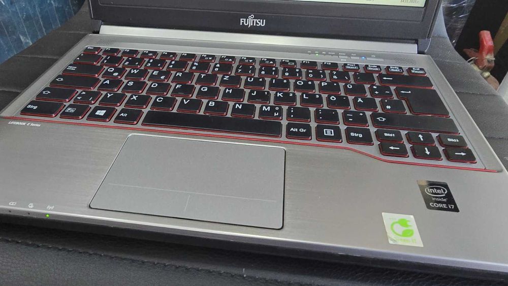 Лаптоп Fujitsu Lifebook E734, 13.3", i7-4610M, 8GB RAM, 256GB HDD