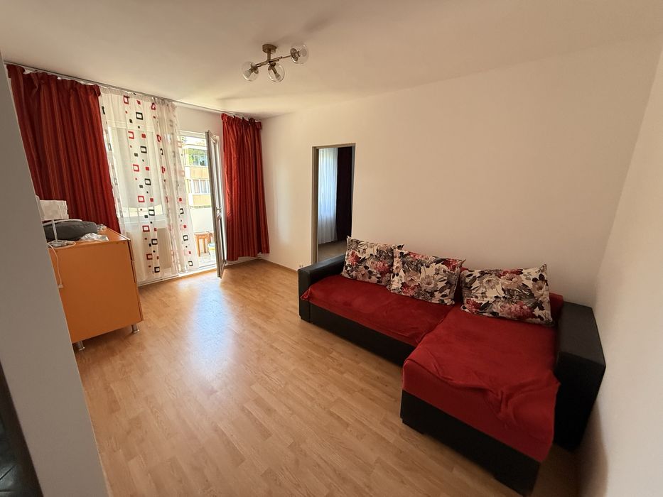 Apartament de inchiriat cu 3 camere pe strada Petru Dobra