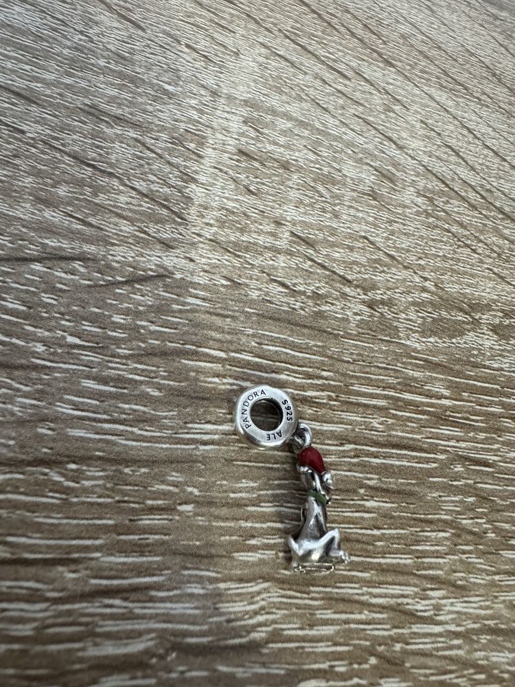 Vand bratara Pandora cu 7 charmuri - un charm Swarovski