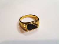 Уникален позлатен пръстен с черен камък и цирконий