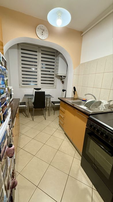 Vând apartament 3 camere - zona Dâmbu