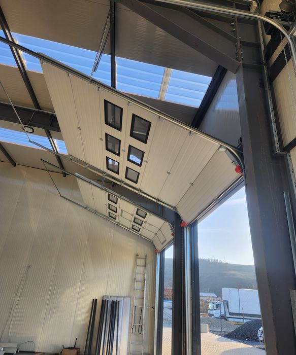 Usi de garaj/usi secționale/ usa industriala/ porți de garaj/ usi