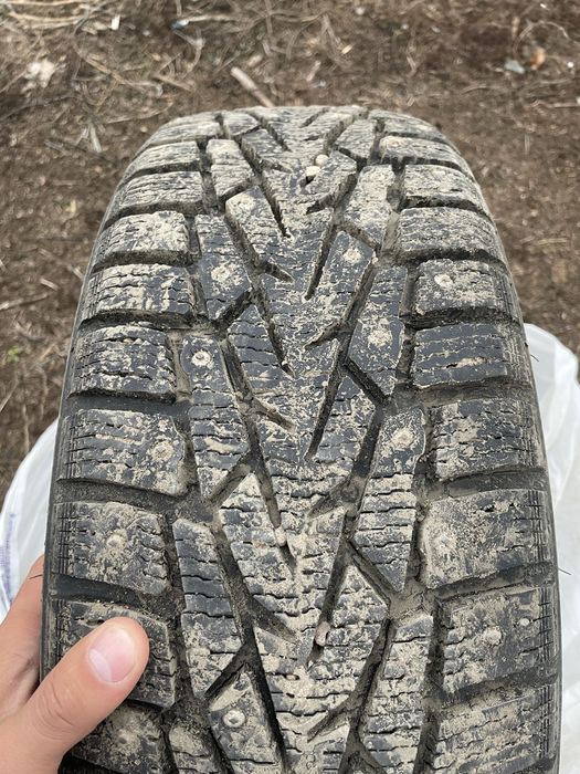 Продам комплект зимней резины 205/65/R15