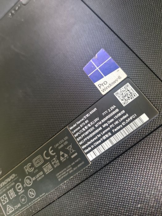 Laptop în stare bună vine cu încărcător