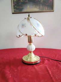 Елегантна английска настолна лампа
