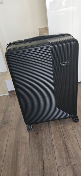 Голям пластмасов куфар