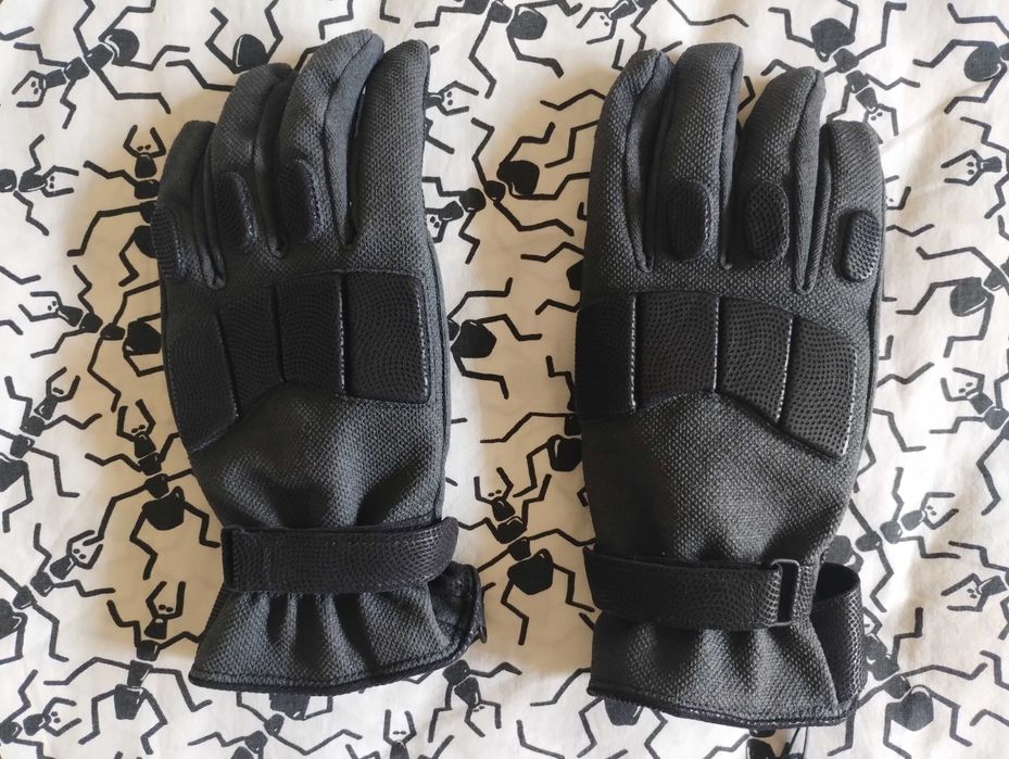 Зимна шапка ушанка Highlander и ръкавици "W+R")