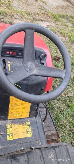 Tractor de tuns iarba