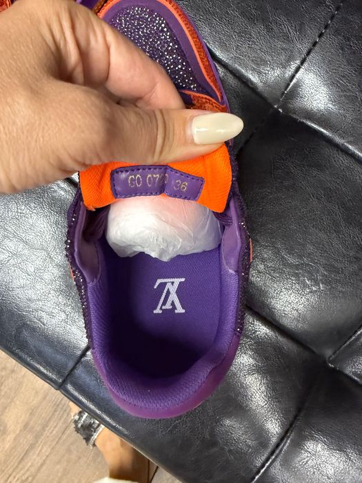 Маркови обувки LV чисто нови 36 номер