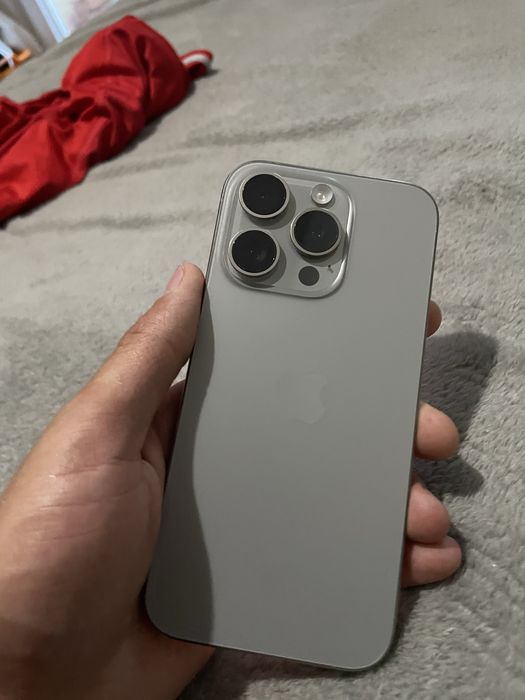 Продавам Iphone 15 pro air pods pro