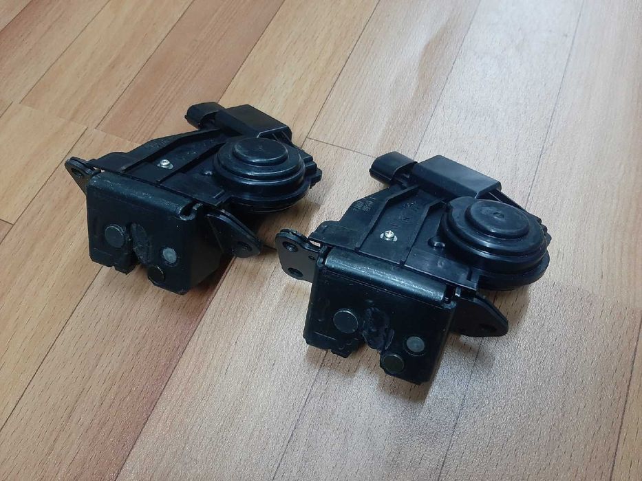 Продам Замок крышки багажника Toyota Estima ACR30 / 40