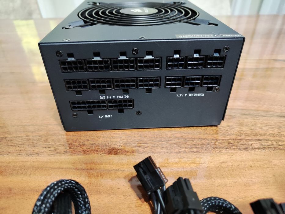 Продавам работещо захранване Corsair Professional Series Gold AX1200