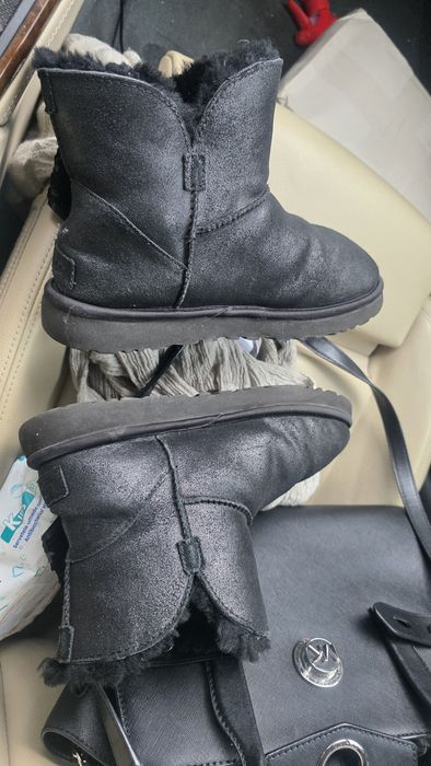 UGG originale negru lucios