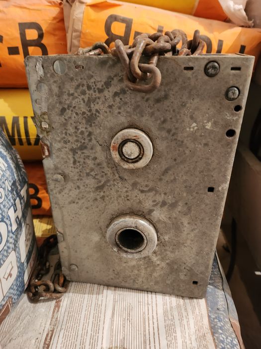 Ручной механизм подьема секционных вороь