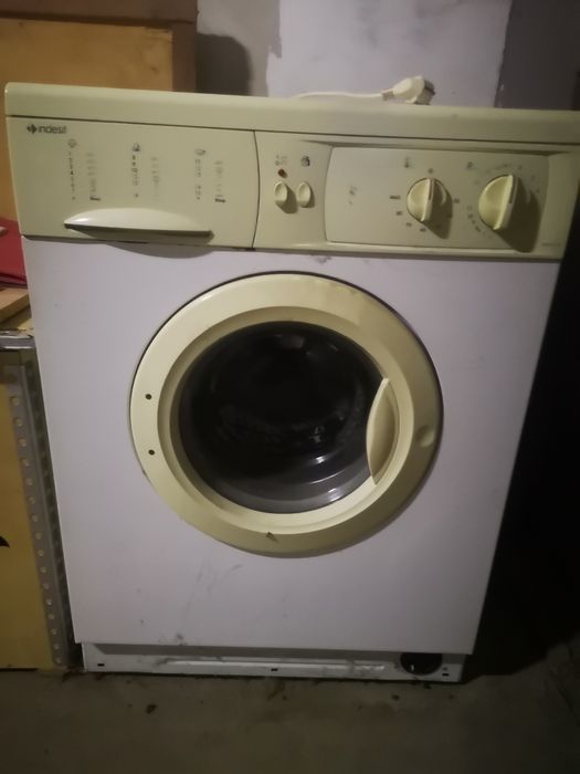 Продается стиральная машина Индезит.