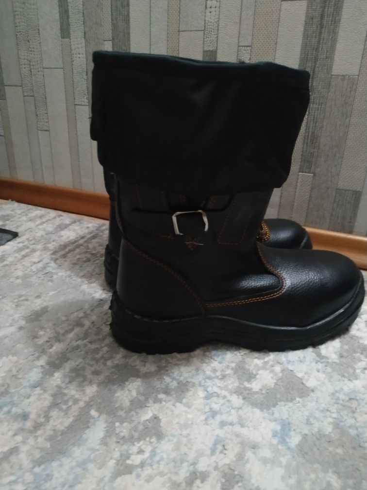 Продам кирзовые сапоги,41 размер,новые.