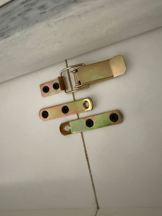 Стол со стульями для гостиной или в столовую