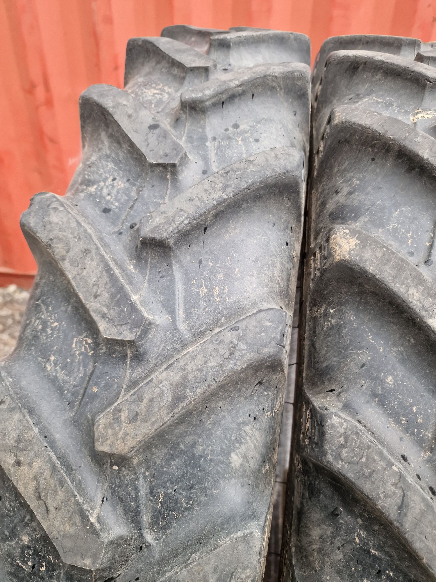 CAUCIUCURI agricole 8.3R32 (210/95R32) marca BKT