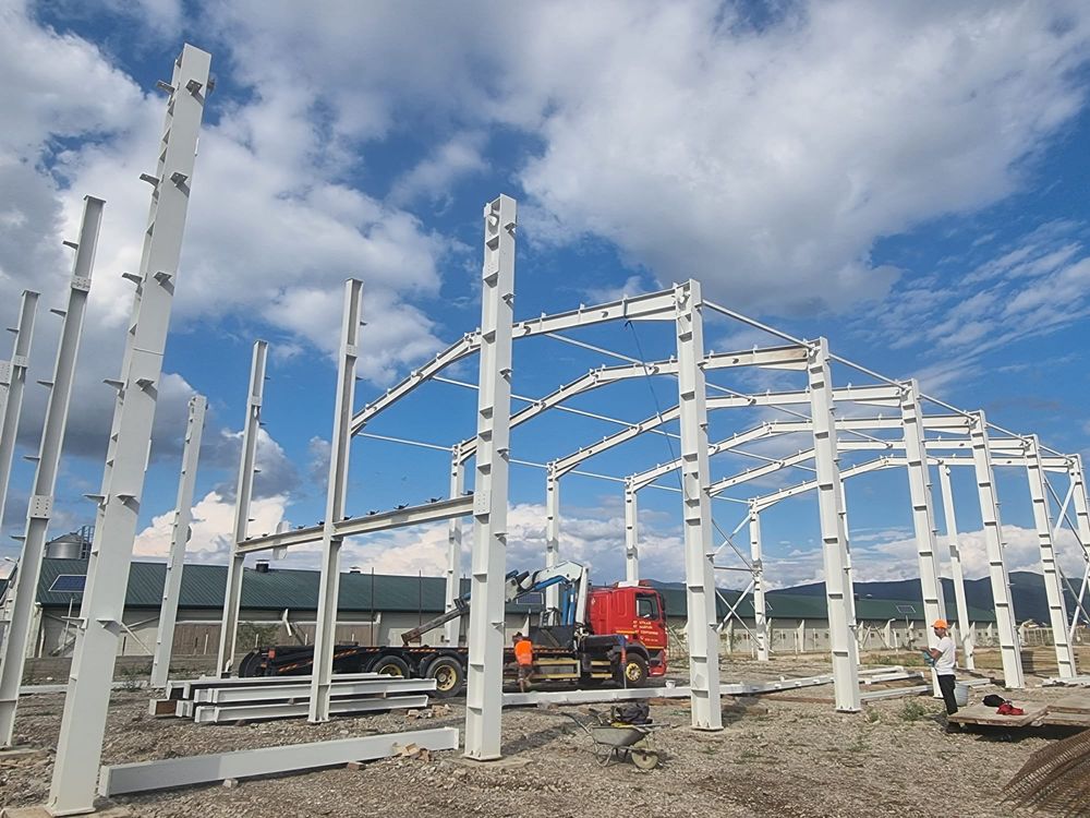 Fabricam si montam structuri metalice - hale, poduri, pergole