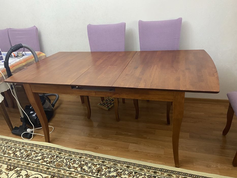 Продаю обеденный стол