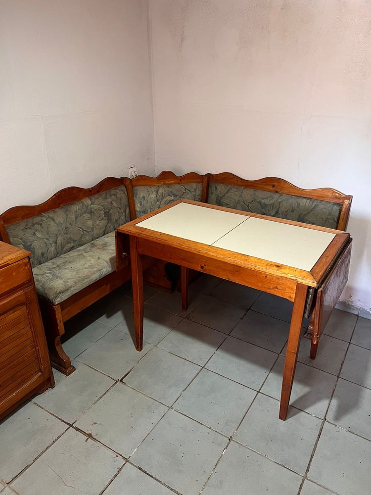Vand mobila bucatarie si set masa cu coltar bucatarie