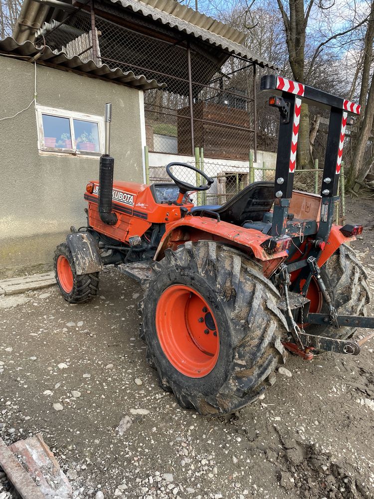 Tractor japonez Kubota B2150 4x4 24cp