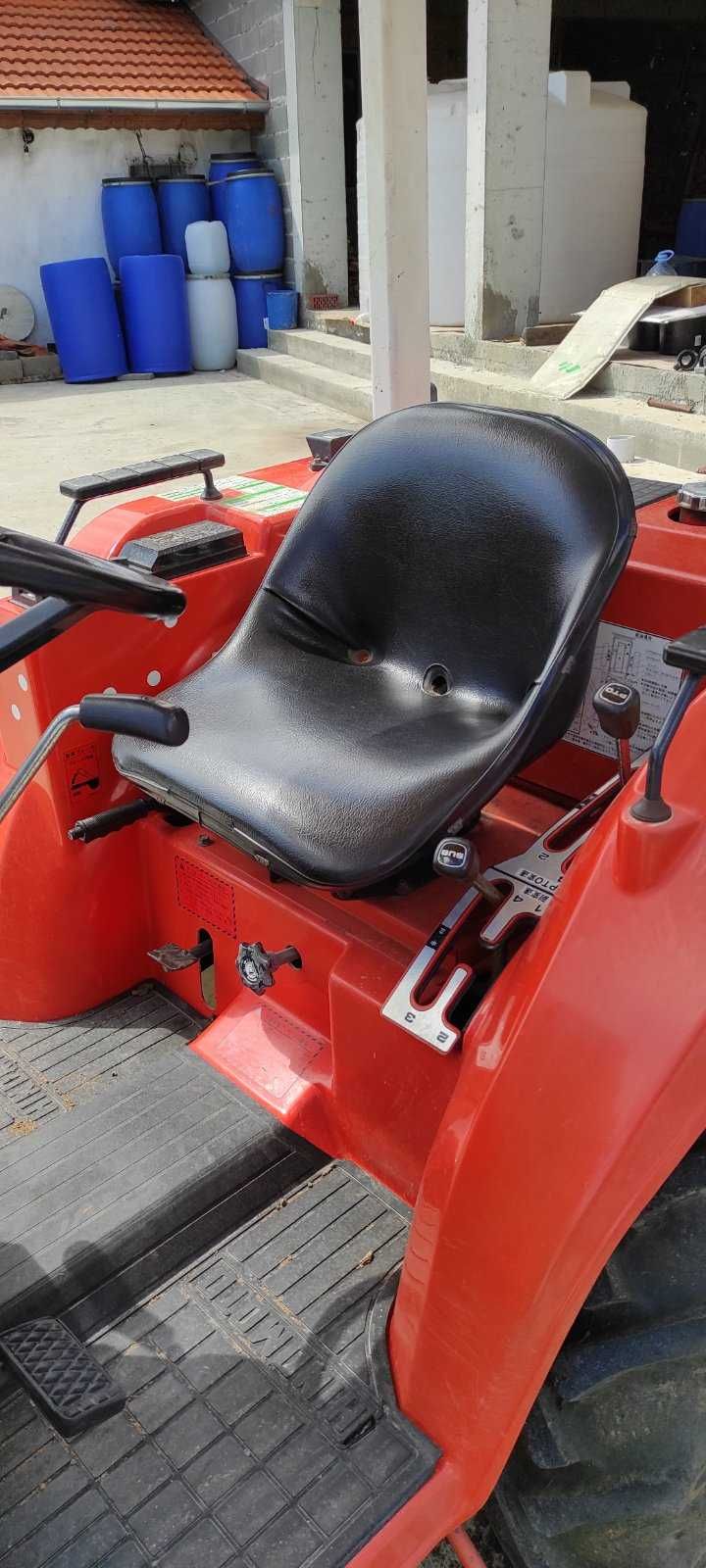 Продавам трактор Hinomoto N239, 24 к.с.