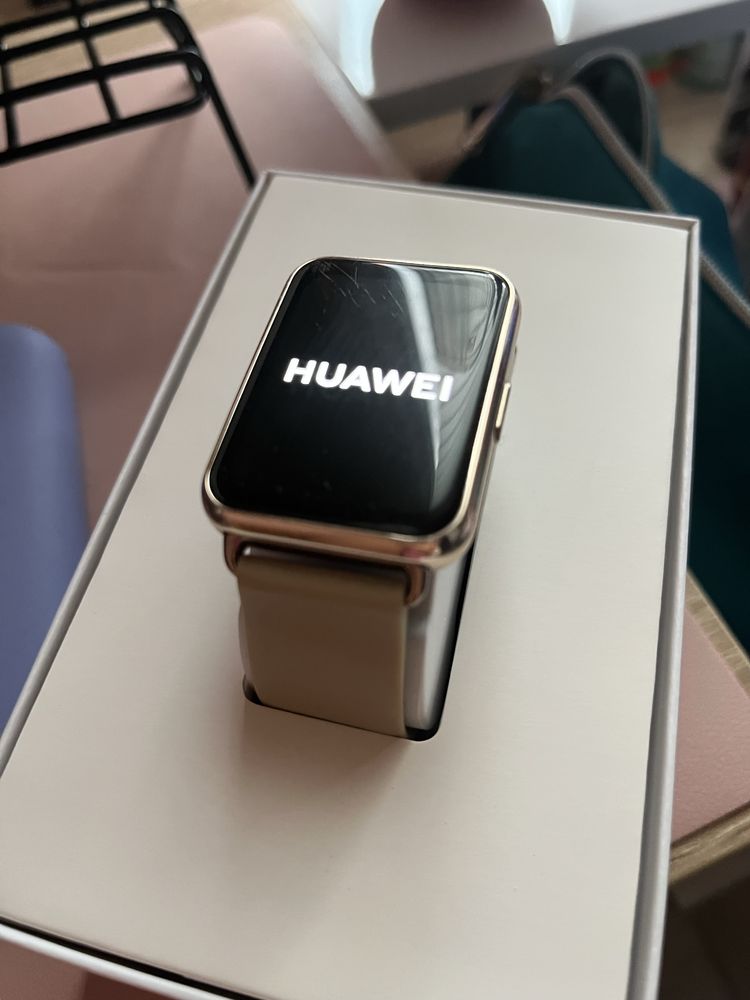 Часовник Huawei watch fit 2
