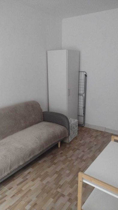 Inchiriez garsoniera Piata Resita