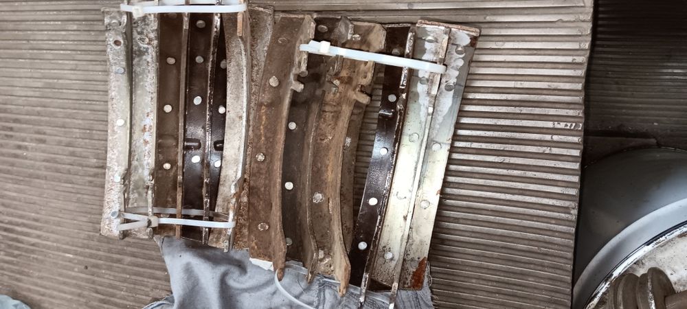 Продавам челюсти