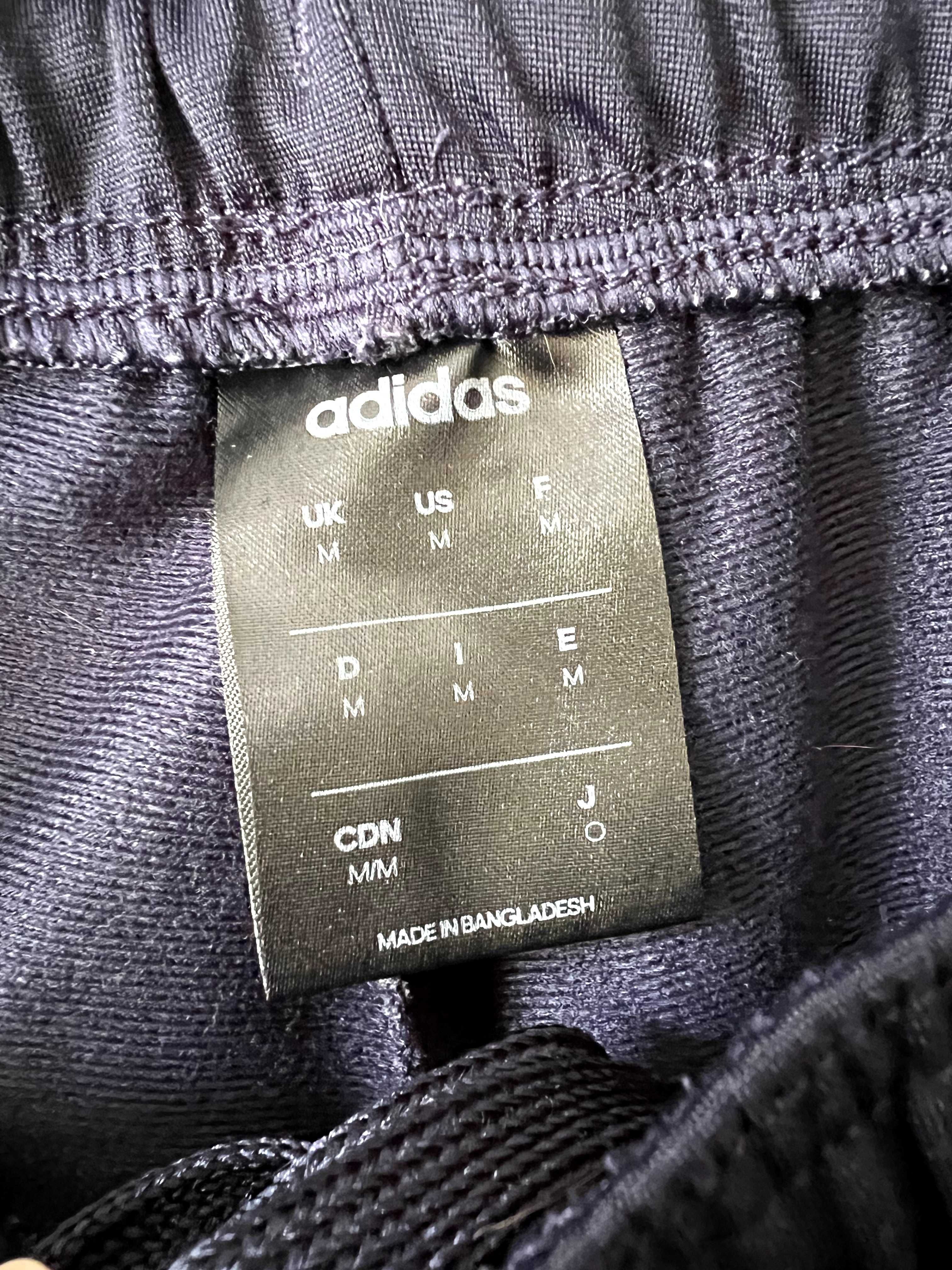 Оригинален анцуг Adidas – размер M – отлично състояние (Адидас)
