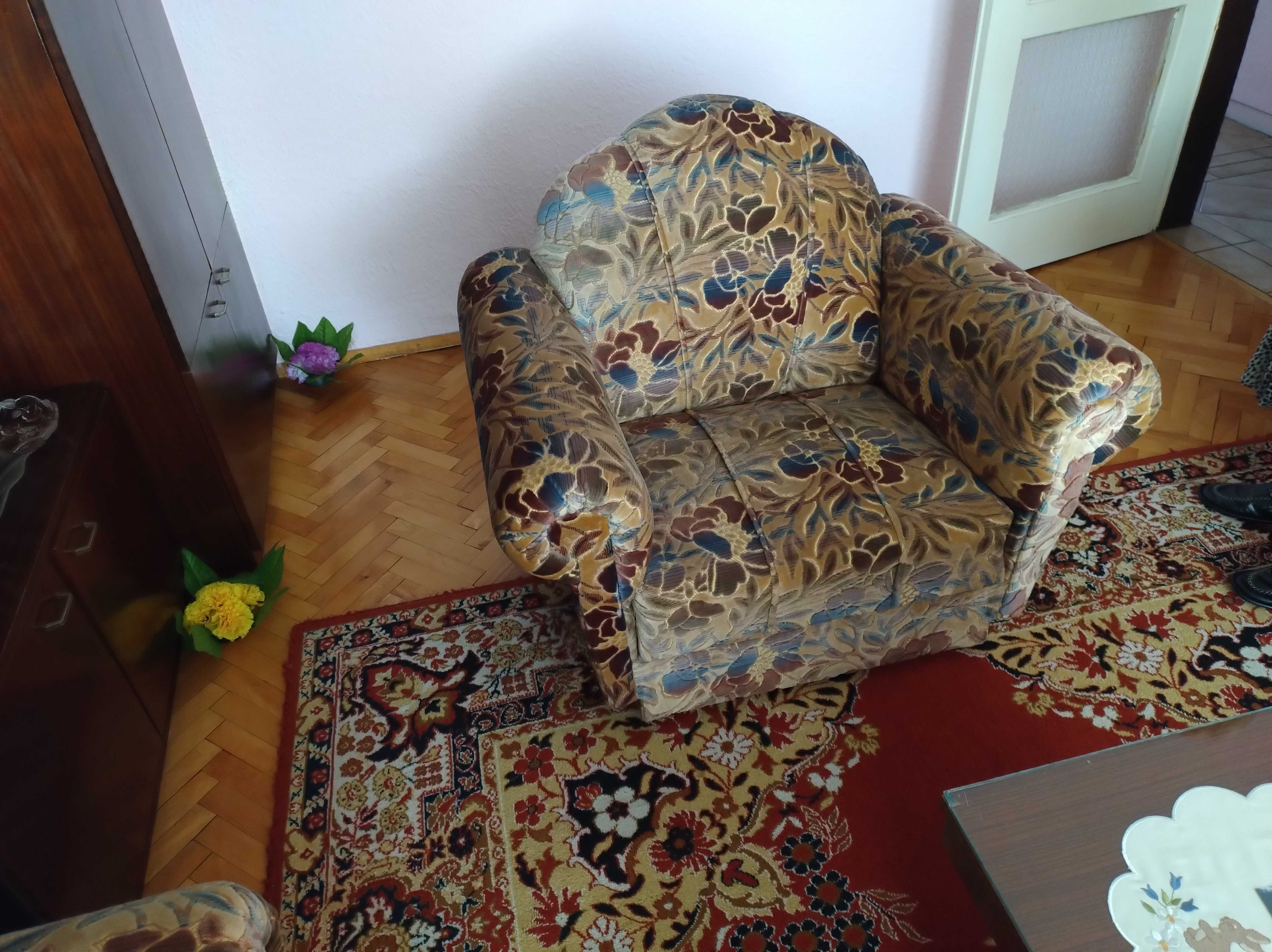 Продавам Диван и фотьойл