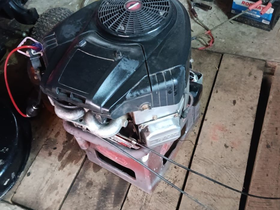 Tractoras iarba si gazon MOTOR 2 Pistoane