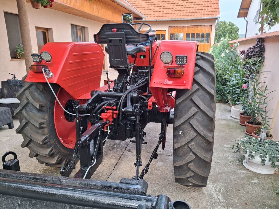 Tractor Universal 650