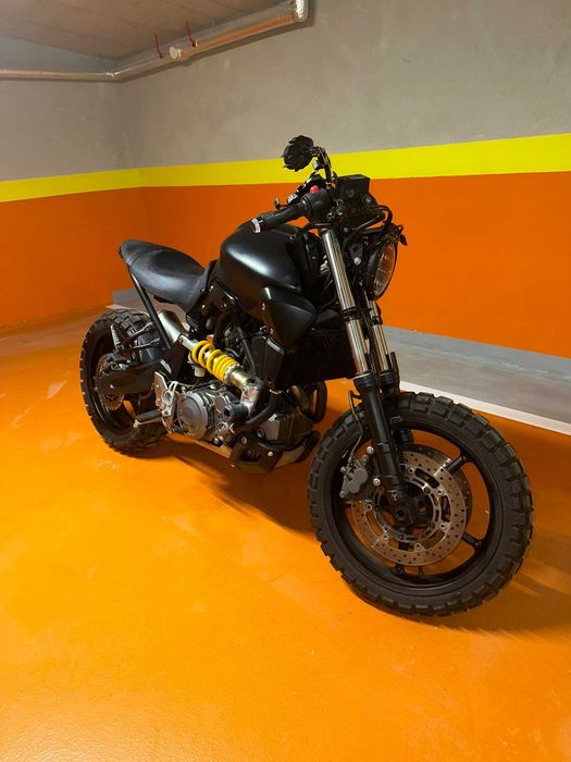 Motocicleta Yamaha MT03 - Cafe Racer